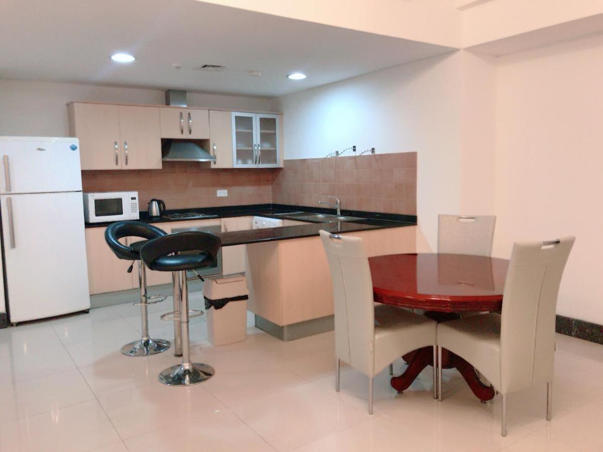 Stout Apartments Manama Room photo